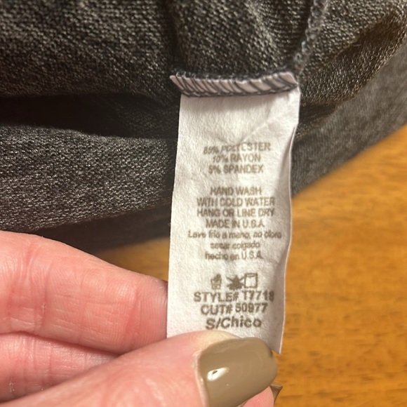 Women’s thin dark gray sweater size large. - Picture 5 of 5